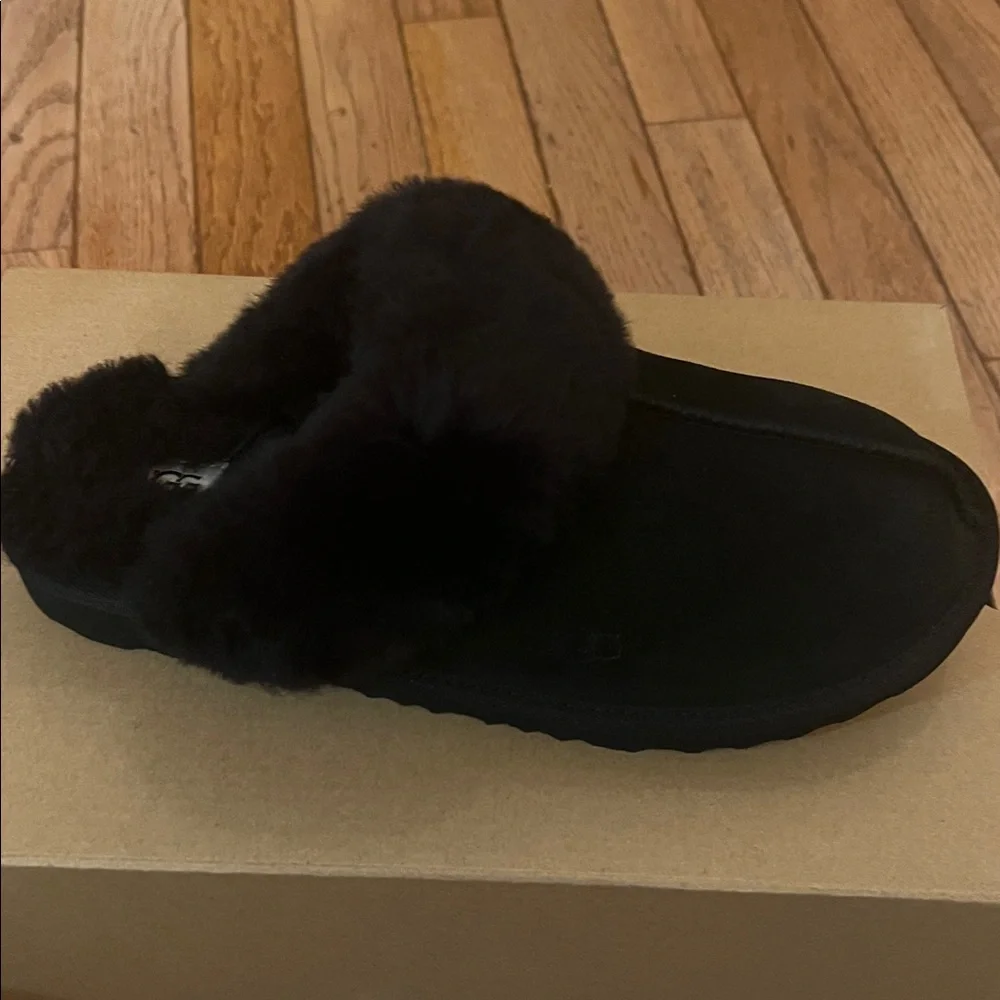 UGG® big kids Cozy Il Scuff Slipper